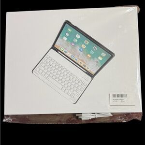 iPad Bluetooth Keyboard Case. New